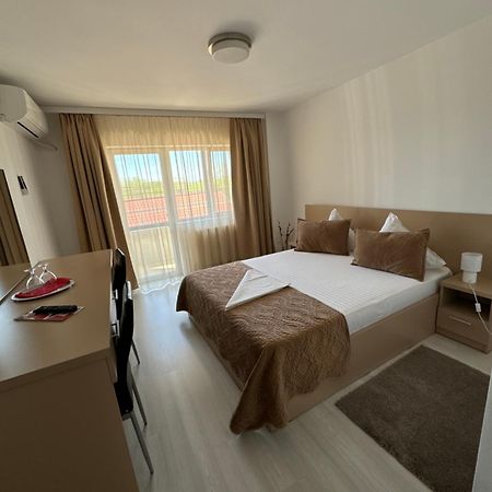 Fast Airport Accomodation Otopeni Bagian luar foto