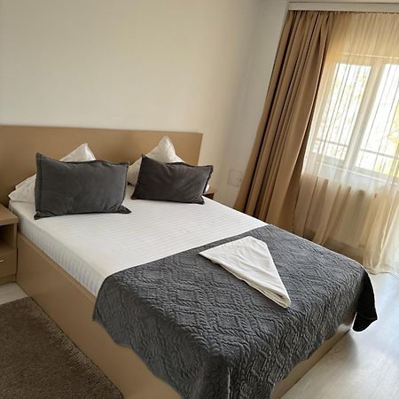 Fast Airport Accomodation Otopeni Bagian luar foto