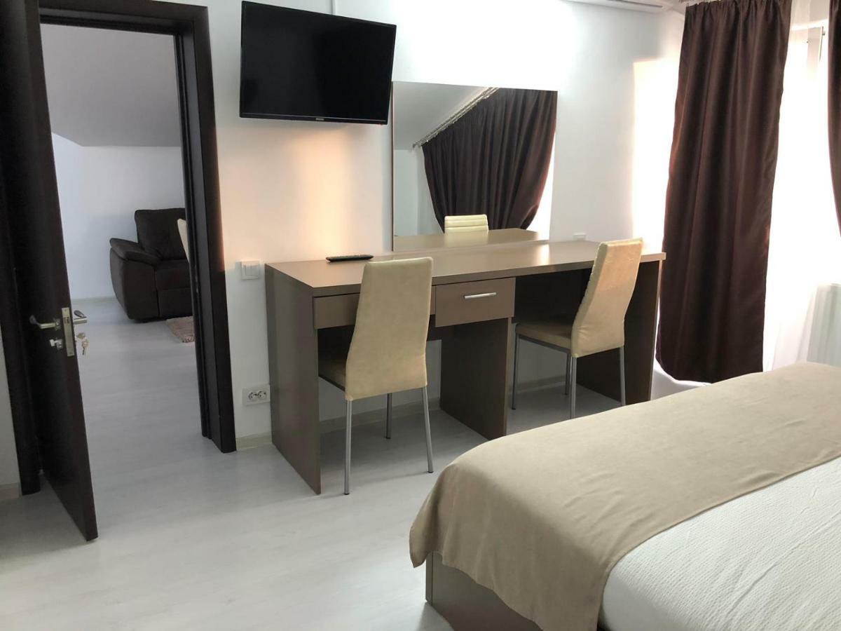 Fast Airport Accomodation Otopeni Bagian luar foto