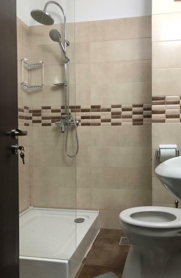 Fast Airport Accomodation Otopeni Bagian luar foto
