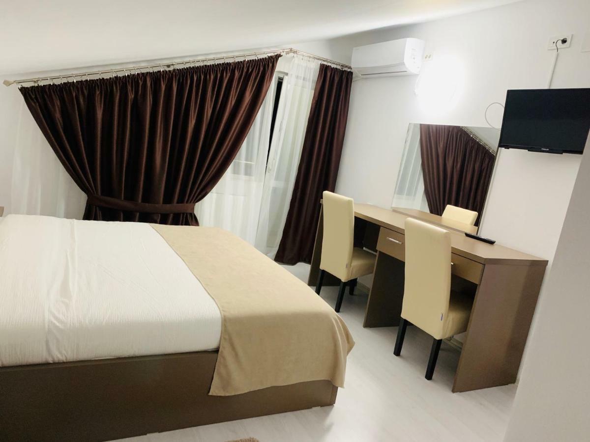 Fast Airport Accomodation Otopeni Bagian luar foto