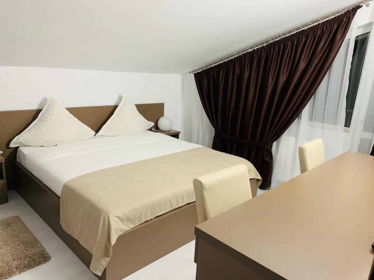 Fast Airport Accomodation Otopeni Bagian luar foto